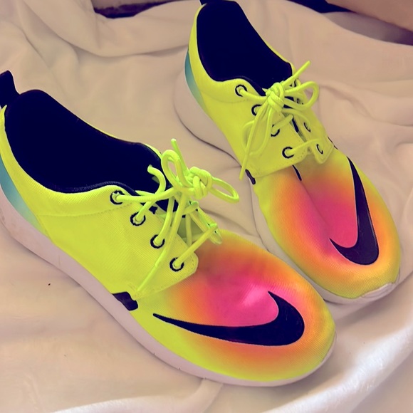 Nike Other - Neon Nike shoe. Fits women &.5